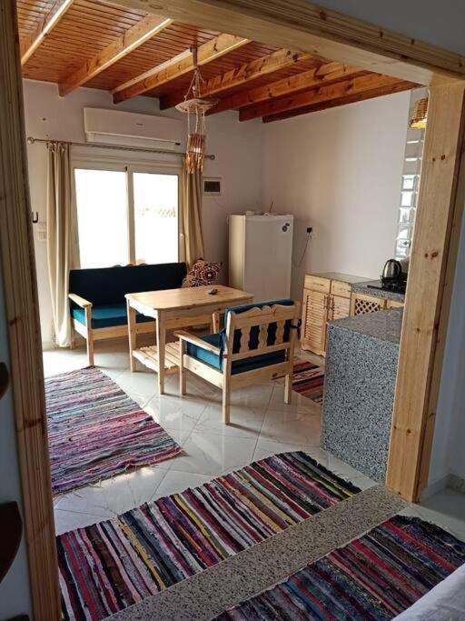Sea Breeze Beach Studio Дахаб Экстерьер фото